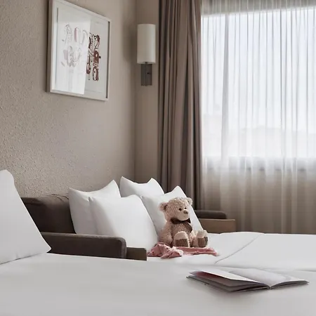 Novotel מלון 4*
